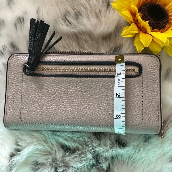 Kate Spade Beige w Black Trim Leather Wallet - Picture 7 of 8